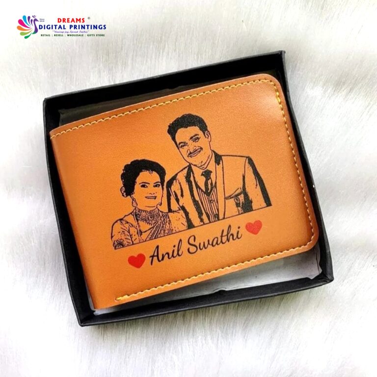 Customized men's purse with accessories – personalized gift idea.